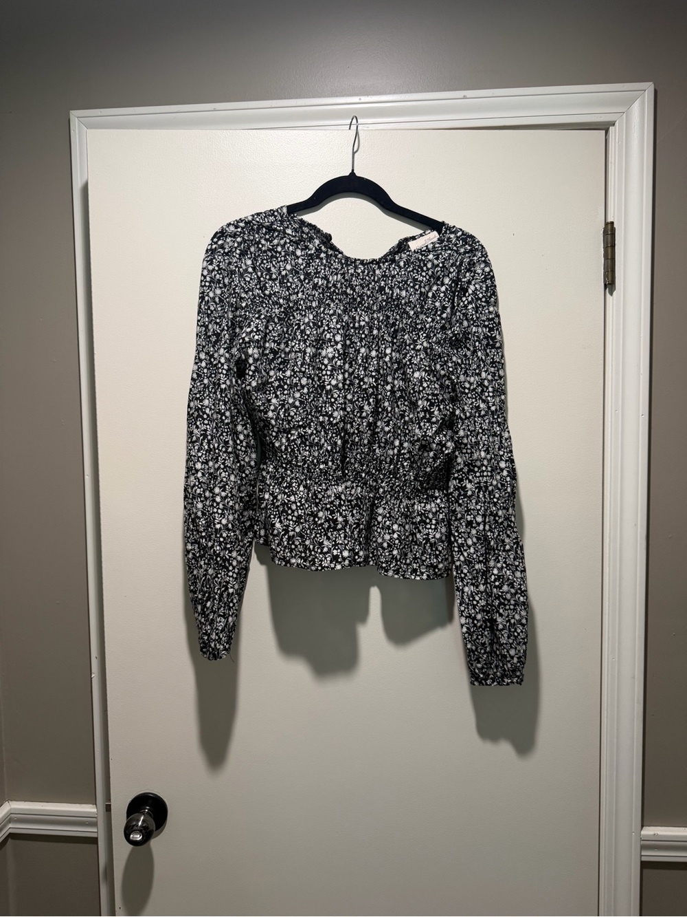 Universal Thread Black and White Floral Smocked Peplum Blouse M